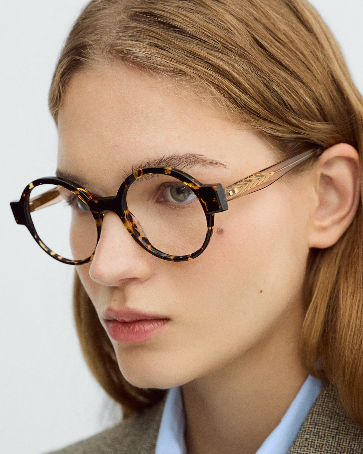 CELENE: Redondas Acetato Havana optical glasses by GIGI STUDIOS 9717_VIDEO_COVER_PDP