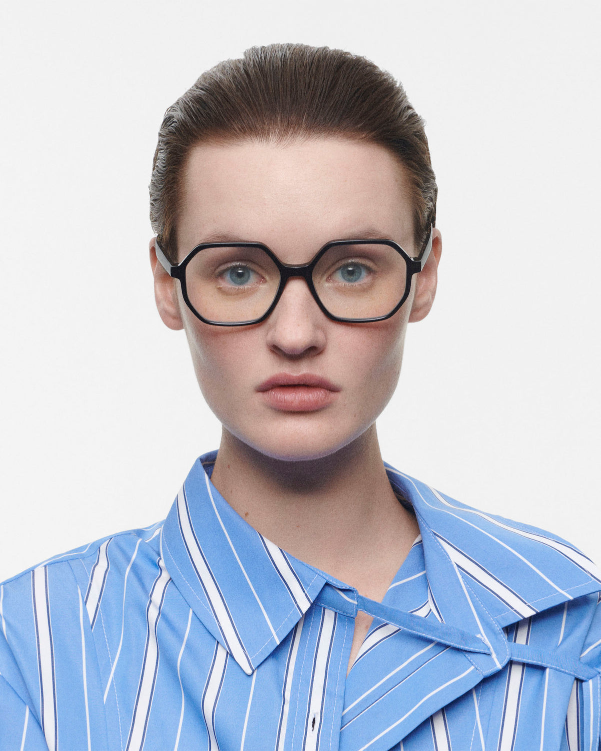 ENRICA: Geométricas Acetato Noir optical glasses by GIGI STUDIOS 3908