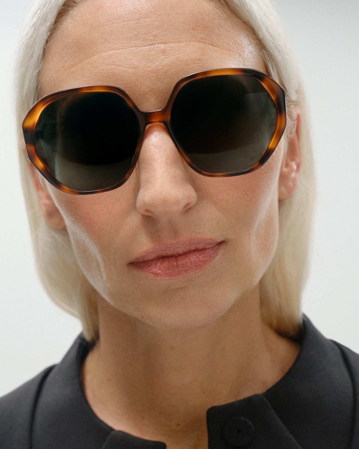 LORIEN: Geométricas Acetato Havana sunglasses by GIGI STUDIOS 11449