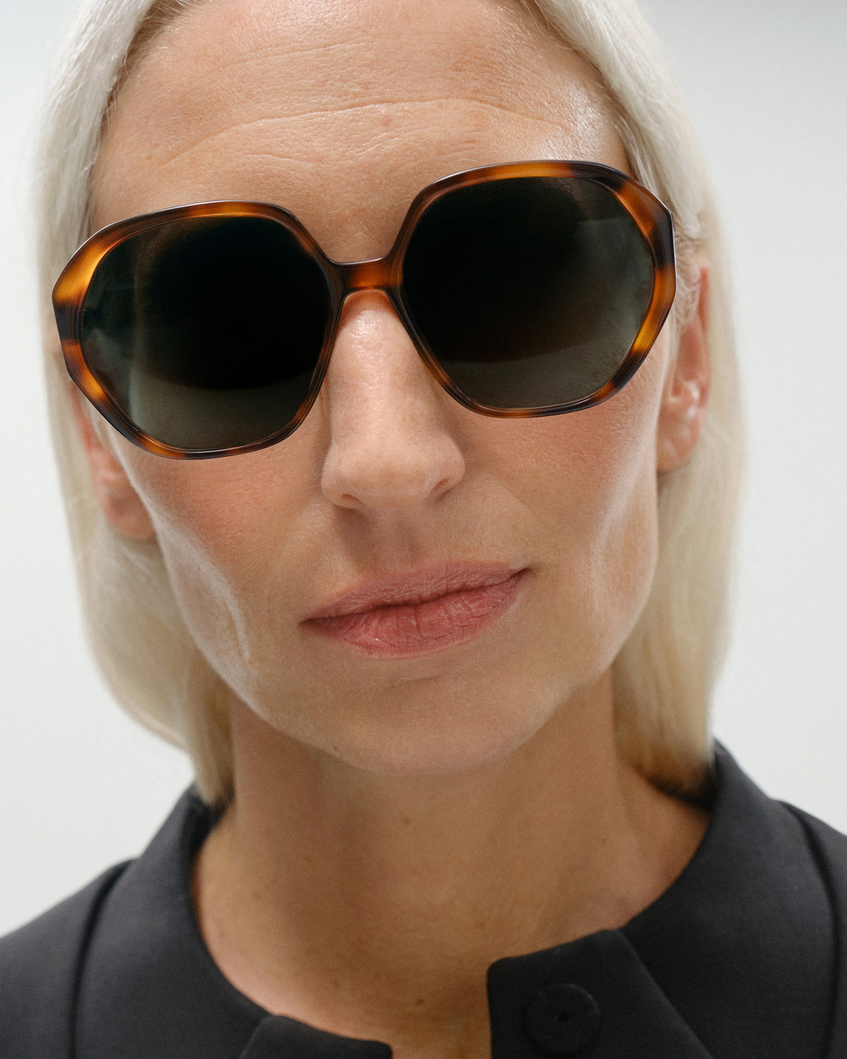 LORIEN: Geométricas Acetato Havana sunglasses by GIGI STUDIOS 11449