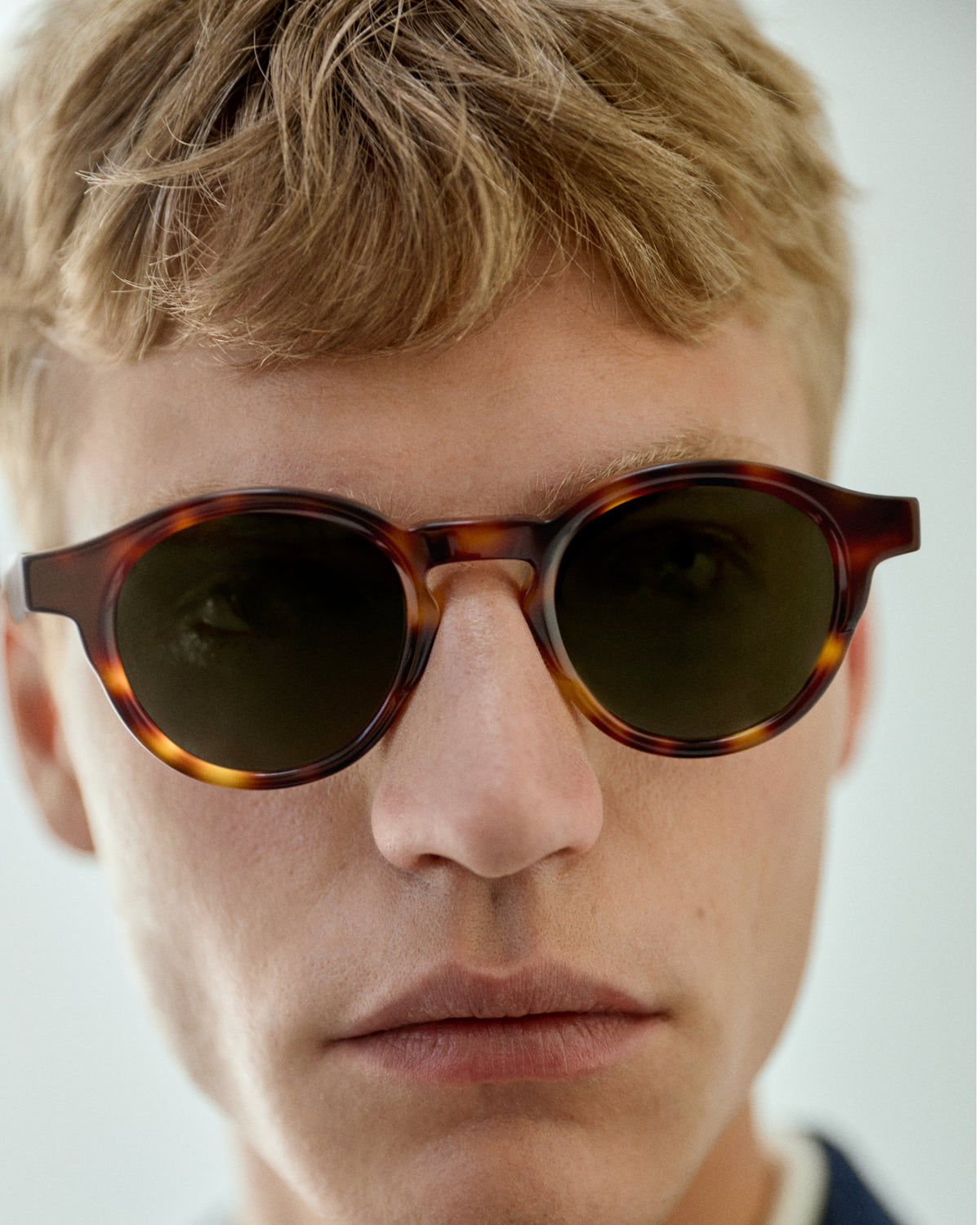 HARING: Redondas Acetato Noir sunglasses by GIGI STUDIOS 14598